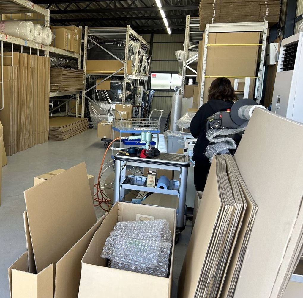 解体・生産スタッフ（梱包担当）の職場