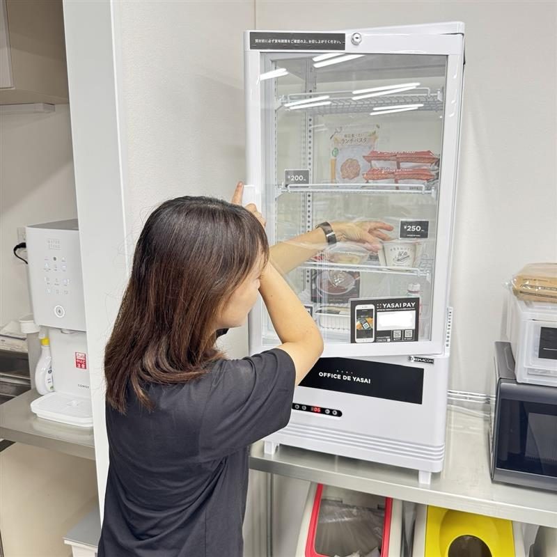サラダやフルーツが1個100円から